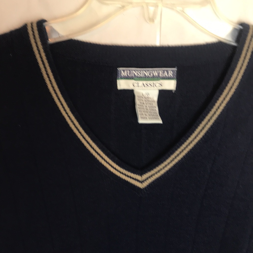 Gently used condition vintage mens oversized academia v-neck cable knit vest - Picture 3 of 6